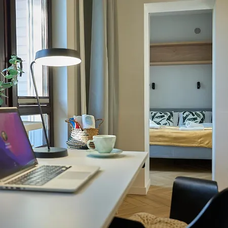 The Nest Wola Rondo Daszynskiego شقة